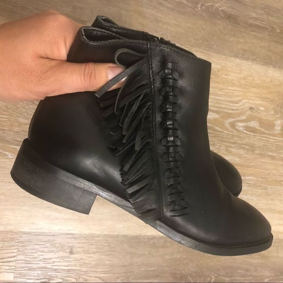 TOPSHOP Black Fringe Leather Ankle Booties block heel zipper round toe 37/6.5 - Picture 12 of 16